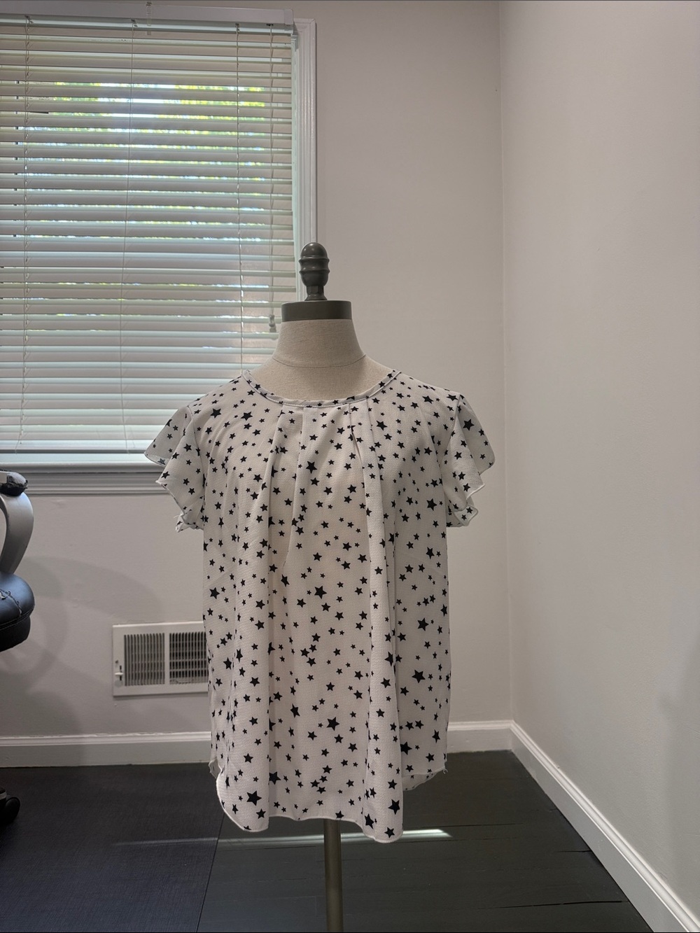 Star Print White Flutter Sleeve Blouse